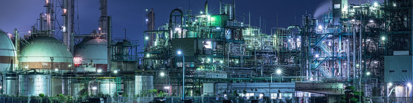 Getty Images 1215471391 refinery at night